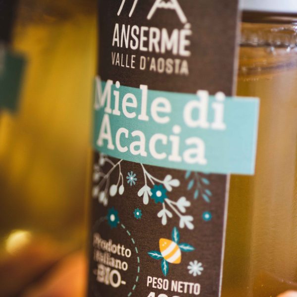 Miele BIO - Ansermé Valle d'Aosta - Tascapan acacia primo piano