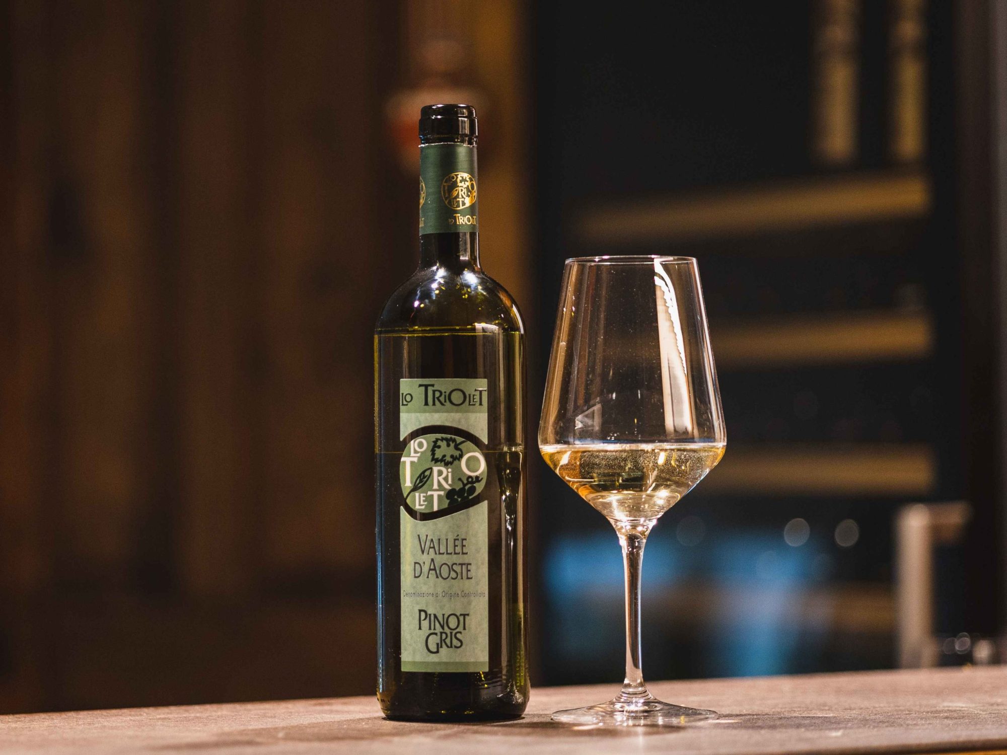 Pinot Gris DOC Valle d'Aosta Lo Triolet - Tascapan bottiglia e calice
