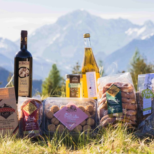 I sapori della Mia Valle: torette, caffè alta qualità, torcetti valdostani, miele bio, baci di dama, genepy essiccato, succo di mela reinetta e tegole valdostane
