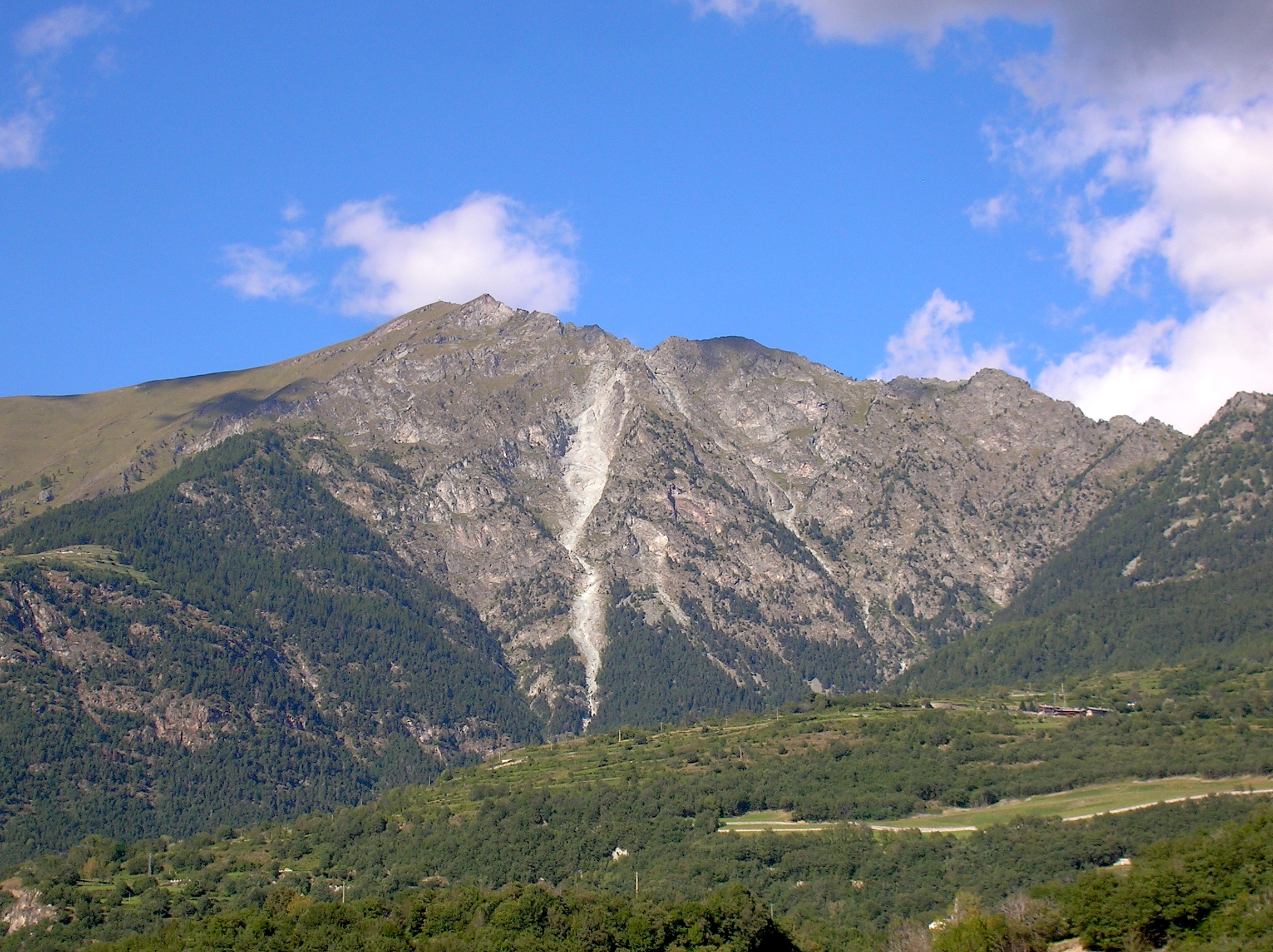 Monte_Zerbion_sopra_st_vincent_2